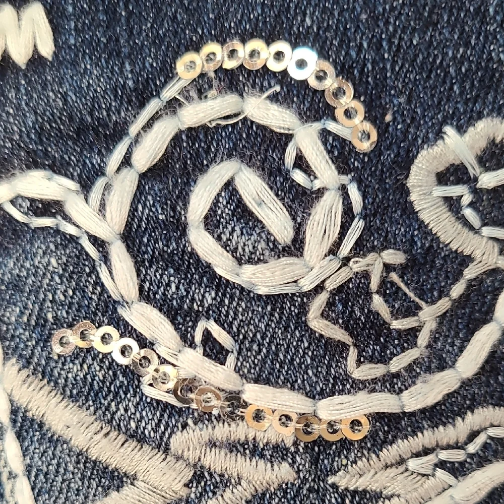 Rue21 Blue Bermuda Curvy Shorts Embroidered Distressed Cuffed Hem Sequin Sz 9/10